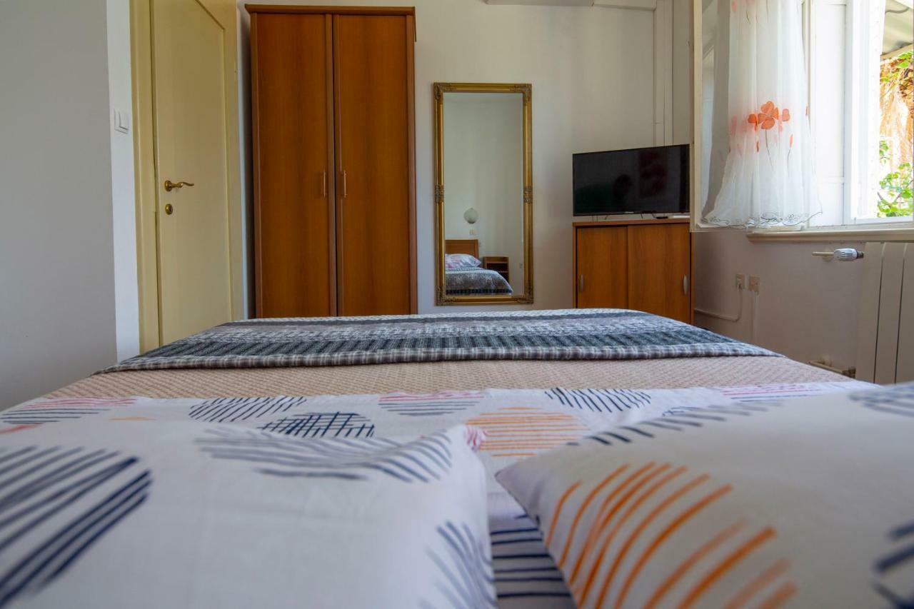 マカルスカVila Nikoアパートメント エクステリア 写真